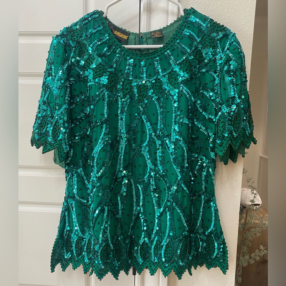 Sequin high fashion top! Gorgeous green color. Perfect for the holidays.